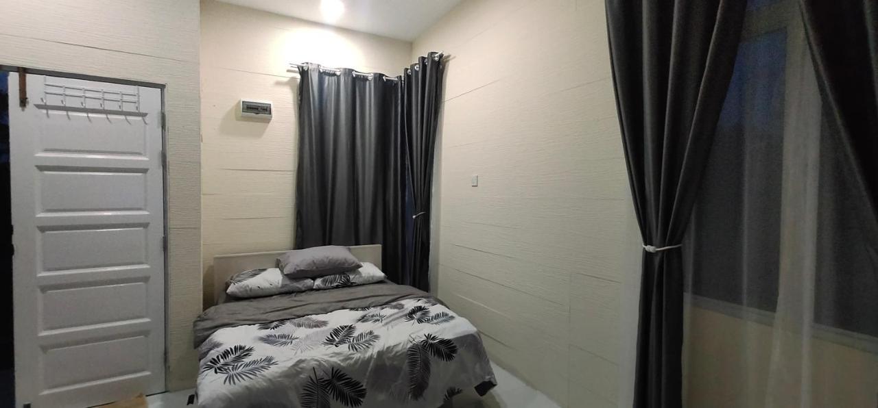 Teratak Sherra Roomstay Macang ภายนอก รูปภาพ