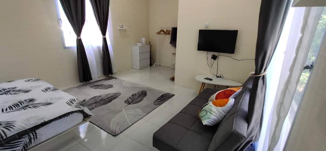 Teratak Sherra Roomstay Macang ภายนอก รูปภาพ
